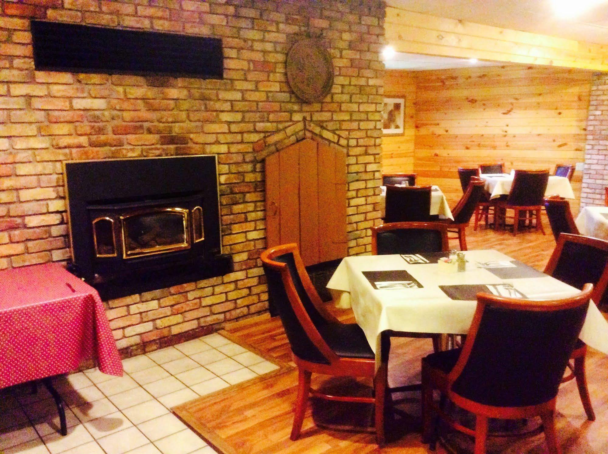 Forty Club Inn Deerwood Exterior foto